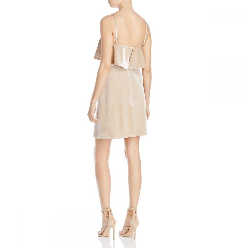 ELLIATT
Elliatt Velvet Cocktail Mini Dress
$180 - Picture 2 of 4